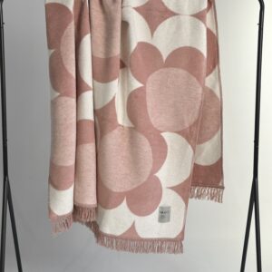 Cotton blend throw Luma by Matí – pink<br/>