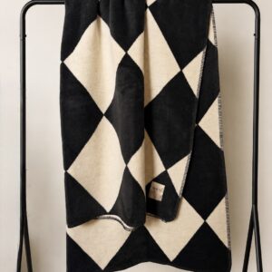 Cotton blend throw Harleq by Matí – black/white