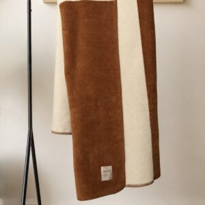 Cotton blend throw Mova by Matí – caramel/white